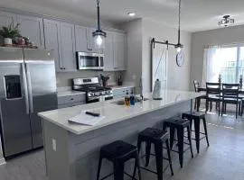 Spacious 3 bed 2 bath with King Master in Sycamore