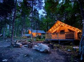Huttopia Les Deux Lacs - Laurentides, hotel in Mont-Blanc