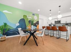 Stylish SLC Townhome King 2-Car Garage, hotell i Salt Lake City