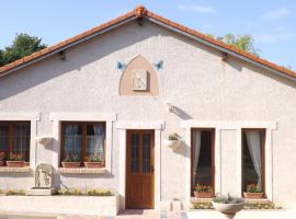 Gite et Studio "A l'accueil des Papillons", hotel with parking in Courrières