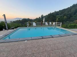 La loggia sulle Apuane, khách sạn có bồn tắm nóng ở Tresana