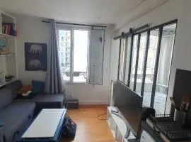 Quiet love nest in Paris