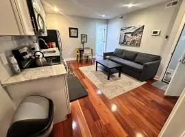 Modern Cozy Unit Near Geno's & Pat's