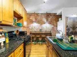Chic Loft Walkable Free Parking Case Western