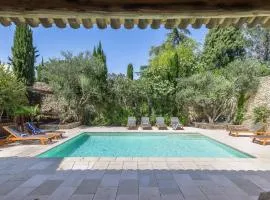Private Oasis in Gordes Elegant 5-Bedroom Villa with Pool