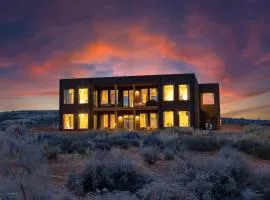 The Highlander - Luxe Hot Tub Firepit Views