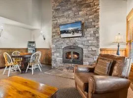 15 min from Mt Bachelor Condo in Resort