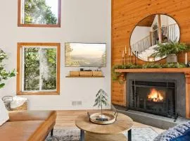 The Fancy Fox - Stunning 4 BR Retreat Close to Lake