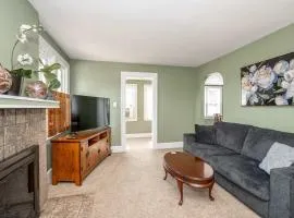 Lakeside Landing - Modern & Chic 3BR Retreat