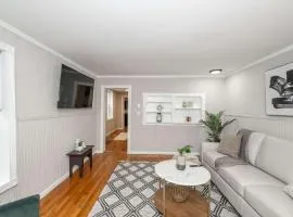 The Covington Cottage Modern 2 BDR Charmer