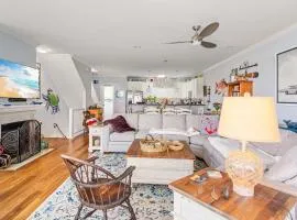 Whale of a Time - Waterfront Stay for 10 with Resort-style Amenities