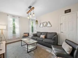 The Luxe Pearl Residences 870-5