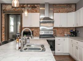 The Ruth House - Historic 4 BDR, hotel em Cincinnati