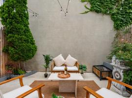 Modern Condo with Private Porch, Mins to NYC, hotell sihtkohas Jersey City