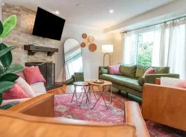 HWY Chalet Centrally located to area attractions