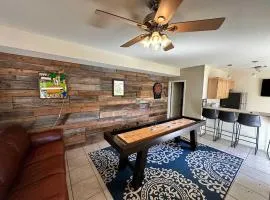 Lake It Easy - Waterfront Getaway with 7 Bedrooms