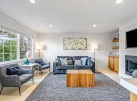 Your Dream Seaside Vacation Charming 2 BDR Home, hotel v destinaci Seaside