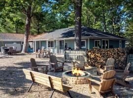 White Oak Landing - Spacious 6 BDR with Boat Slip, Hotel in Sunrise Beach