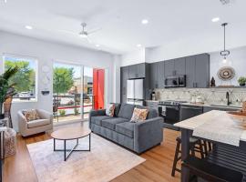 Relax in a Luxe Resort-Style Condo，位于新布朗费尔斯的酒店