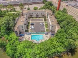 Riverfront Condo in DT