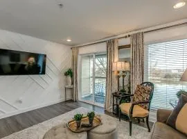 Riverfront Condo Minutes from Broadway