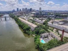 Riverfront Condo Minutes from Broadway