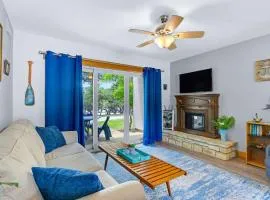 Charming Lakeside Condo - Moments to Lake Fun