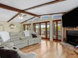 Beautiful and Relaxing Lakefront Getaway