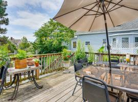 5 Mi to Salem! Lynn Apt By the Sea with Hot Tub, апартаменты/квартира в городе Lynn