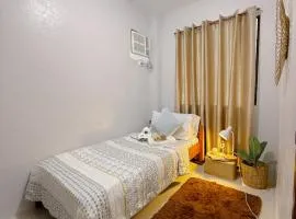 Gypsy's Hideaway near Airport perfect for layovers