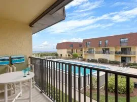 Beachfront 2BR Condo with Pool BBQ & Steps To Beach