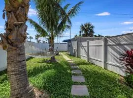 Cozy Cottage 5 Min to Beach - Perfect for Couples