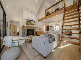 Wilderness Club Nest - Modern Cabin Retreat for 9 with Hot Tub