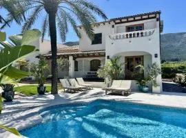 Villa Enri Villa y Casita con Piscina y Jacuzzi