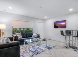 Delray Beach Getaway - Minutes to Beach & More, hotel in Delray Beach