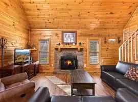 Spacious Cabin Stay for 9 with Hot Tub Close to Town