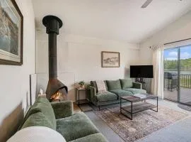 Cozy and Newly Updated Townhouse on Lake Martin