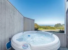 Viglione - Fireplace Hot Tub & Ocean Views