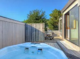 Albatross House with Ocean View Hot Tub