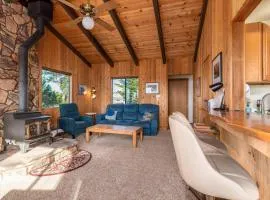 Albatross House with Ocean View Hot Tub