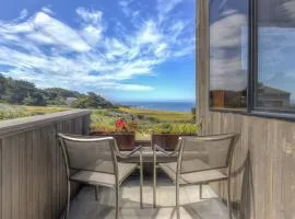 Ocean Retreat - BBQ Hot Tub & Ocean Views