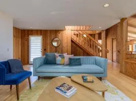 Charming 3 BD Family Home for 6 with Ocean Views & Trail Access