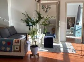 Relaxing Retreat, 900m walk to shops & restaurants