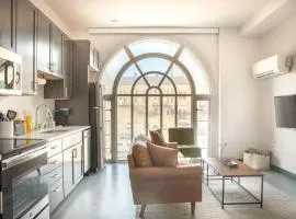Deer District Studio Apt JC1 - One Block from Fiserv & Baird
