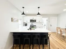 Jennifer's Elegant & Cozy Broadway Retreat