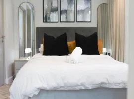 Modern 1 Bedroom at Foreshore Place Mountain Views & Walk to V&A