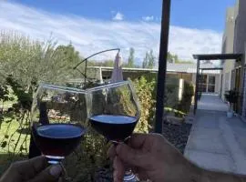 Vineyard Olive Inn -Pool & Wine Route Experience