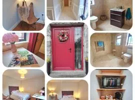 Clarin Rest Contemporary room in restored cottage on Wild Atlantic way