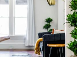 Jungle House Luxury Stays - Columbus Downtown Short North, villa in Columbus