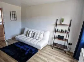 Comfy House, Free Parking, Ideal for Long Stays